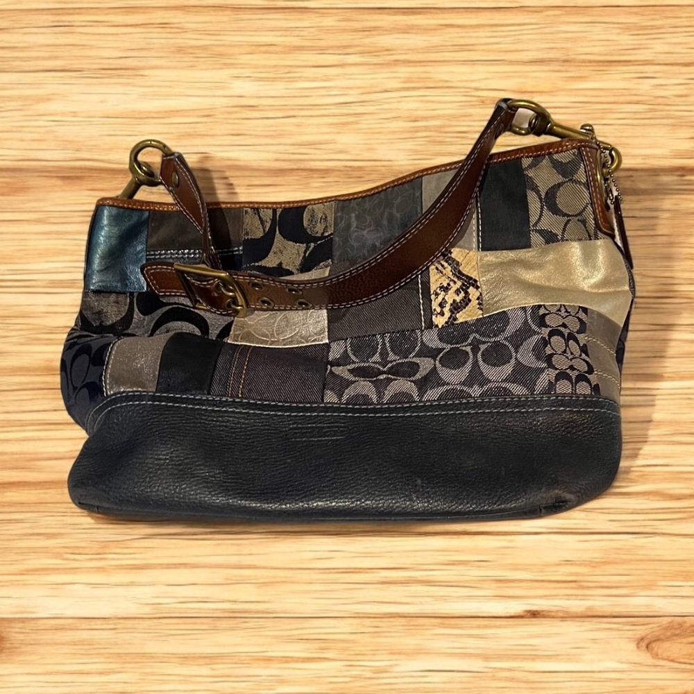 Beautiful Navy Coach Shoulder Bag in Excellent Condition